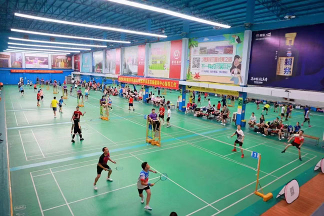 羽毛球館區域降溫，安裝蒸發冷省電空調-立式管道機型